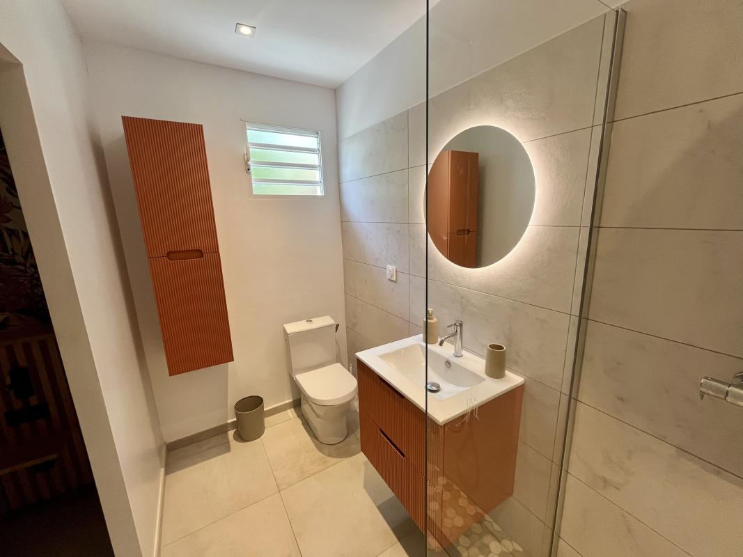 salle de douche marron clair 1